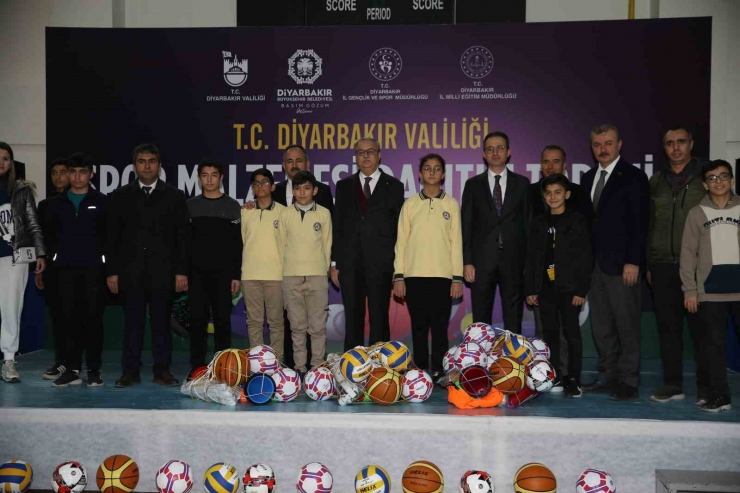 Diyarbakır’da 250 Okula Spor Malzemesi Desteği