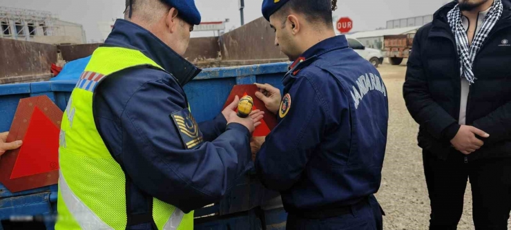 Jandarmadan Traktör Sürücülerine Güvenli Tarım Eğitimi