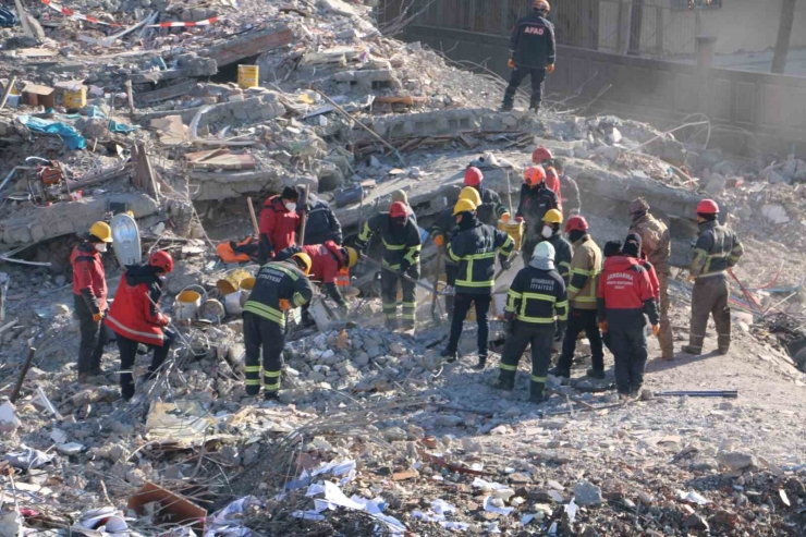 Diyarbakır’da Depremde 100 Kişiye Mezar Olan Hisami Apartmanı Davasında 3 Tutuklama