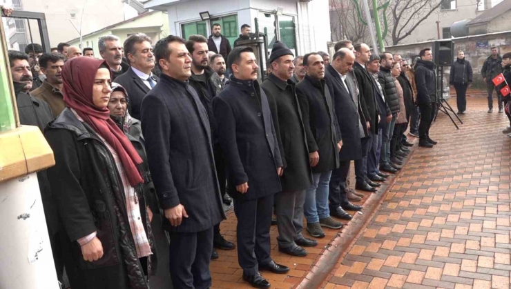 Diyarbakır’da ’kahrolsun Pkk’ Sloganlarıyla Şehitlere Saygı Yürüyüşü Düzenlendi