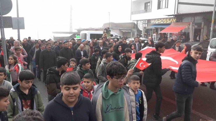 Diyarbakır’da ’kahrolsun Pkk’ Sloganlarıyla Şehitlere Saygı Yürüyüşü Düzenlendi