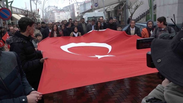 Diyarbakır’da ’kahrolsun Pkk’ Sloganlarıyla Şehitlere Saygı Yürüyüşü Düzenlendi