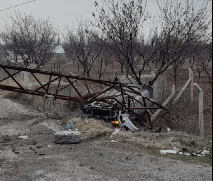 Yola Düşen Kabine Çarpan Otomobil Takla Attı: 2 Yaralı