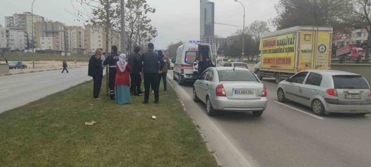 Gaziantep’te Takla Atan Araçta Bulunan 4 Kişi Yaralandı