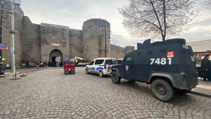 Diyarbakır’da Surların Merdiveninden Yuvarlanan Kız Yaralandı