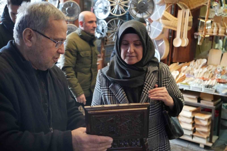 65 Yıldır Gelenekten Geleceğe Çeyizlik Sandıklar Yapıyor