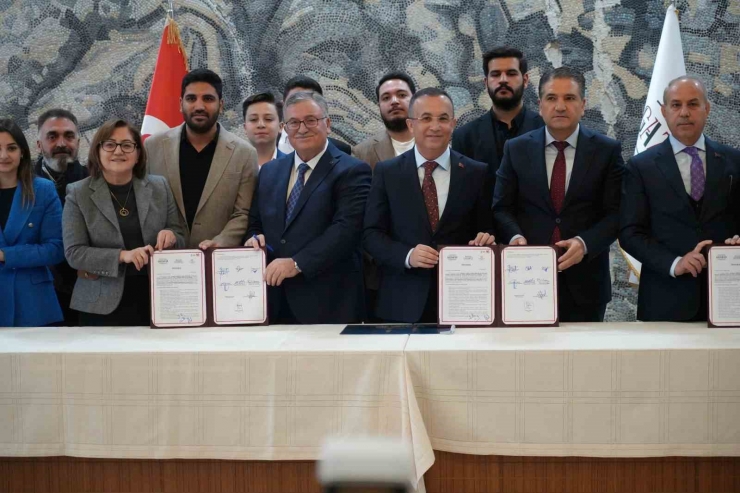 Oğuzeli’nde Cami, Kur’an Kursu Ve Sağlık Merkezi Yapımı İçin Protokol İmzalandı