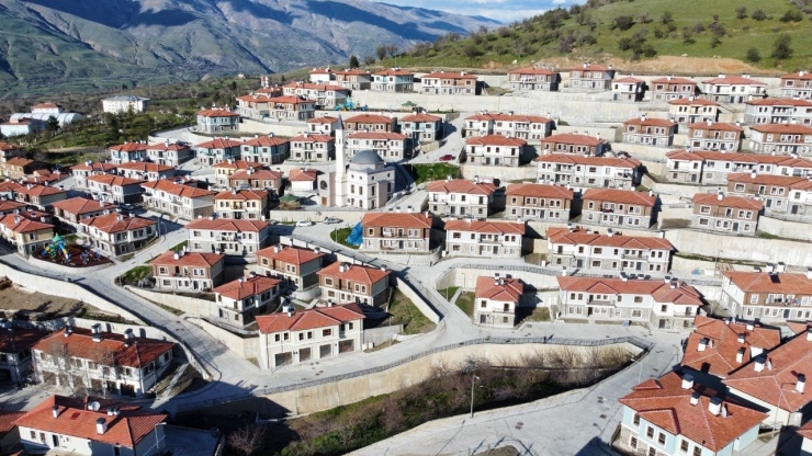 Depremden Etkilenen Doğanyol’un Yeni Halini Görenler Gözlerine İnanamıyor