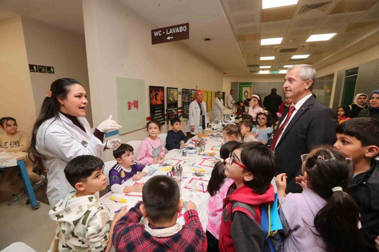 Tahmazoğlu Bilim Şenliğinde Öğrencilerle Bir Araya Geldi