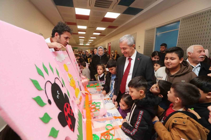 Tahmazoğlu Bilim Şenliğinde Öğrencilerle Bir Araya Geldi