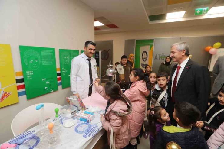 Tahmazoğlu Bilim Şenliğinde Öğrencilerle Bir Araya Geldi