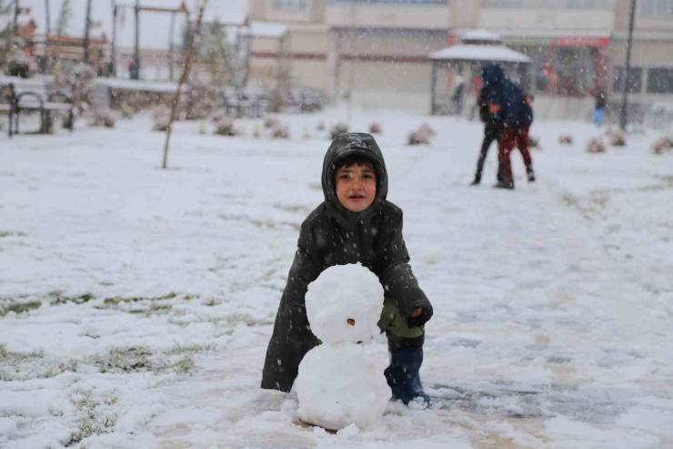 Ergani Kar Yağışı Sonrası Beyaza Büründü