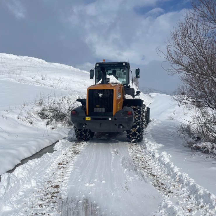Diyarbakır’da Kardan Kapanan 474 Kilometre Yol Ulaşıma Açıldı