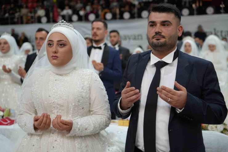 Bşşkan Fatma Şahin 250 Çiftin Nikahını Kıydı