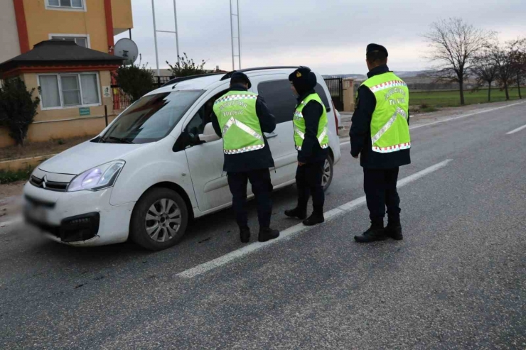 Çakar Lamba Yasağına Uymayan 195 Sürücüye Ceza