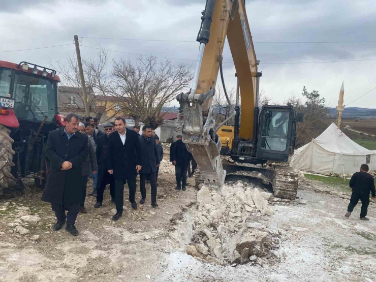 Kaymakam Partal, İncelemelerde Bulundu