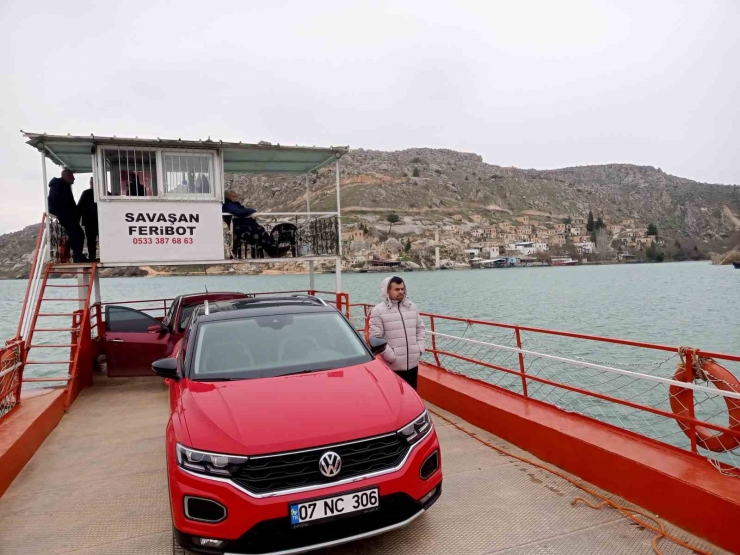 Arabalı Feribotla Şanlıurfa’dan Gaziantep’e 5 Dakikada Ulaşılıyor