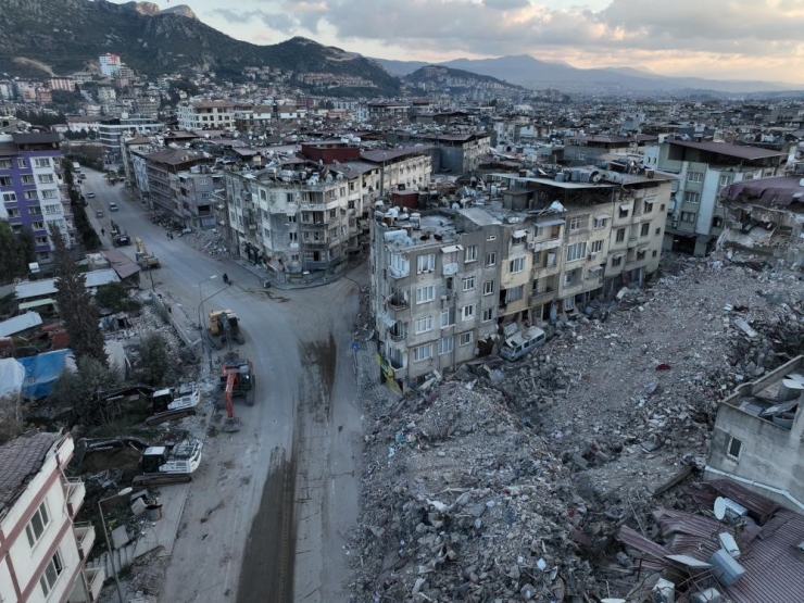3 Gün Enkazda Kalan Aile Yaşadıklarını Anlattı