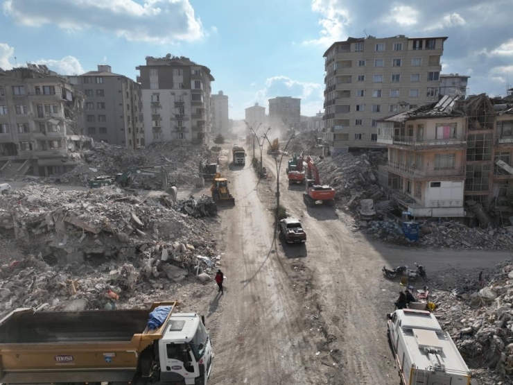 3 Gün Enkazda Kalan Aile Yaşadıklarını Anlattı