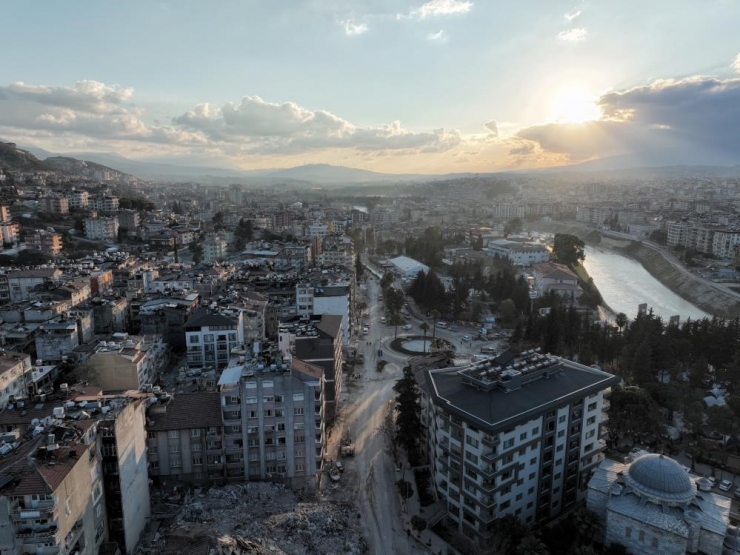 3 Gün Enkazda Kalan Aile Yaşadıklarını Anlattı