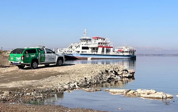 Malatya’da Jandarma Yabani Kuşlar İçin Doğaya Yem Bıraktı