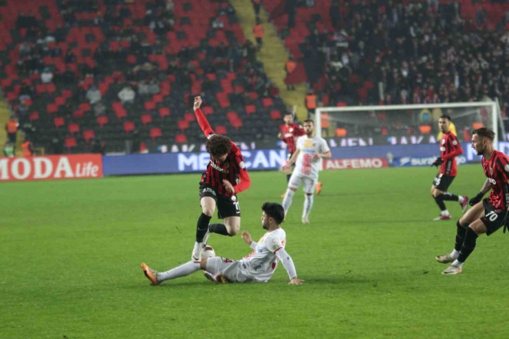 Trendyol Süper Lig: Gaziantep Fk: 0 - Kayserispor: 1 (maç Devam Ediyor)