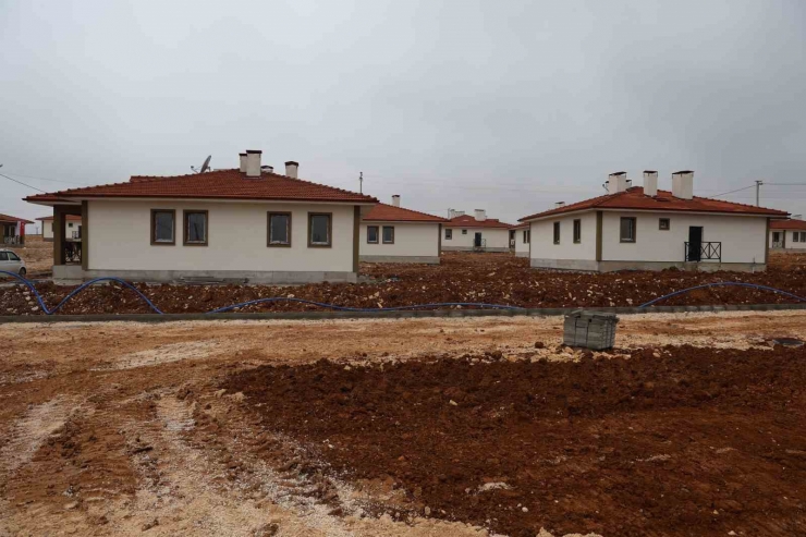 Şanlıurfa’da Yapımı Tamamlanan Köy Evleri Kura İle Sahiplerine Teslim Edilecek