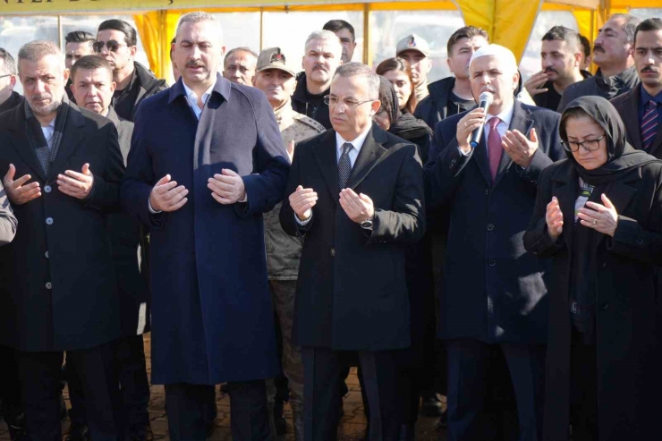 Gaziantep Protokolü, Deprem Mezarlığında Vatandaşları Yalnız Bırakmadı