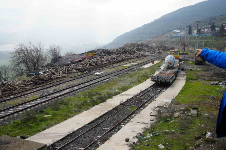 Tahrip Olan Tren İstasyonu Depremden 1 Yıl Sonra Tekrar Görüntülendi