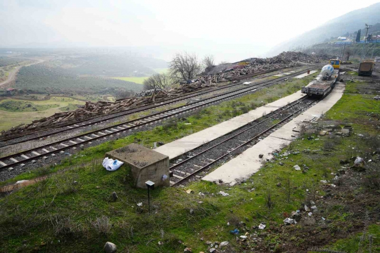 Tahrip Olan Tren İstasyonu Depremden 1 Yıl Sonra Tekrar Görüntülendi