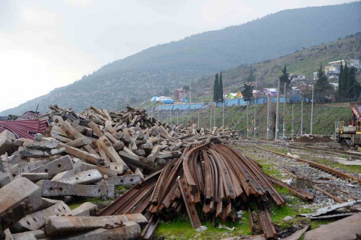 Tahrip Olan Tren İstasyonu Depremden 1 Yıl Sonra Tekrar Görüntülendi