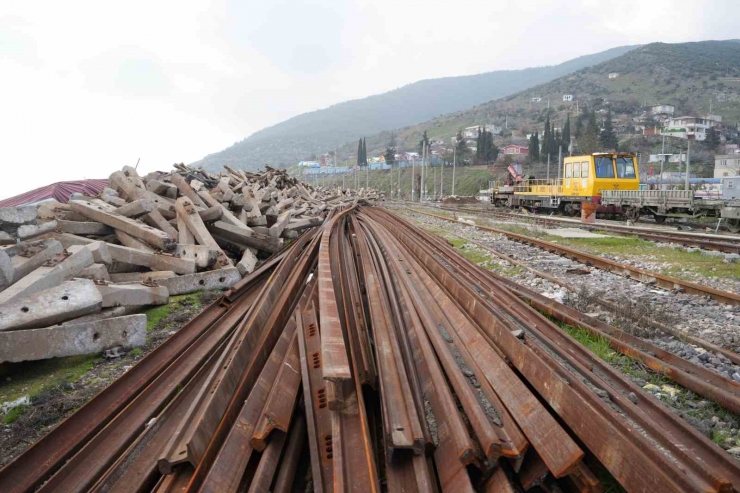 Tahrip Olan Tren İstasyonu Depremden 1 Yıl Sonra Tekrar Görüntülendi