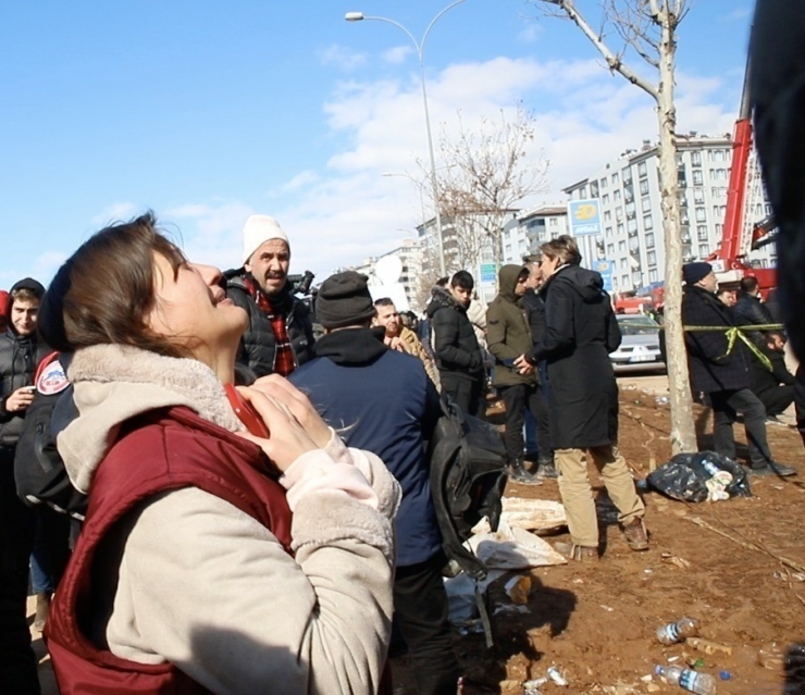 Gaziantep’te Depremde Hayatını Kaybedenler İçin Enkaz Alanında Kuran-ı Kerim Okutuldu