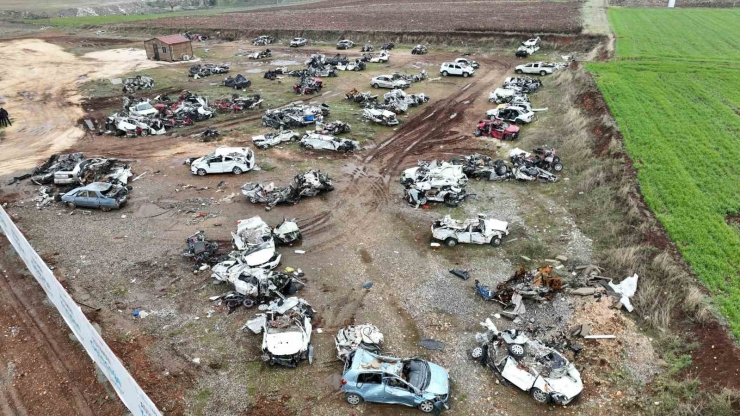 Adıyaman’daki Araç Mezarlığı Dron İle Görüntülendi