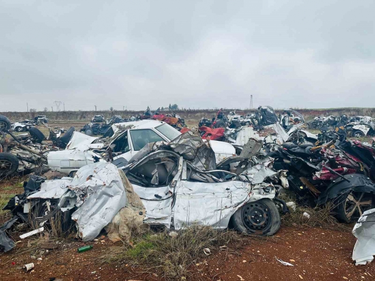 Adıyaman’daki Araç Mezarlığı Dron İle Görüntülendi