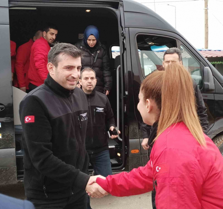 Selçuk Bayraktar’dan Yıl Dönümünde Deprem Bölgesine Ziyaret