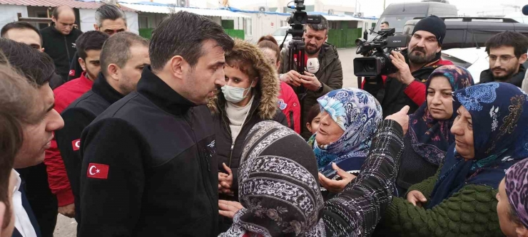 Selçuk Bayraktar’dan Yıl Dönümünde Deprem Bölgesine Ziyaret