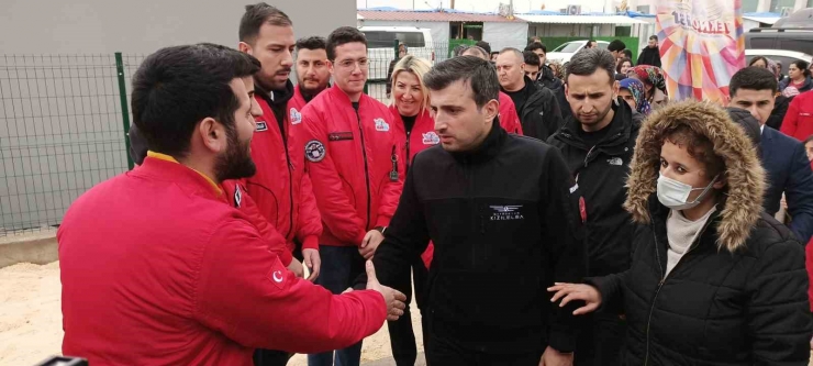 Selçuk Bayraktar’dan Yıl Dönümünde Deprem Bölgesine Ziyaret