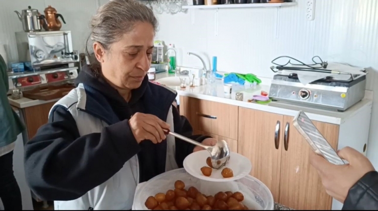 Depremde Oğlunu Kaybeden Anne, Umudunu Kafede Yaşatıyor