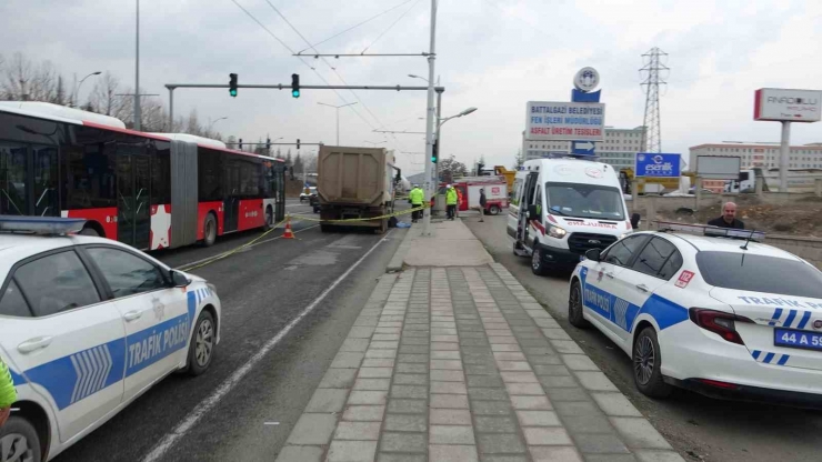 Malatya’da Kamyonun Çarptığı Yaya Hayatını Kaybetti