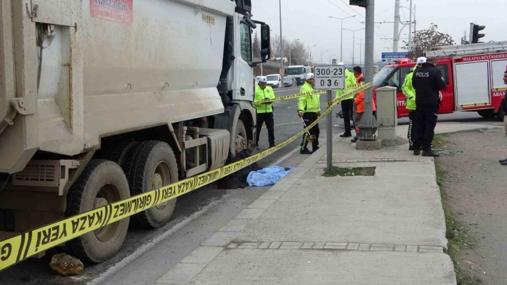 Malatya’da Kamyonun Çarptığı Yaya Hayatını Kaybetti