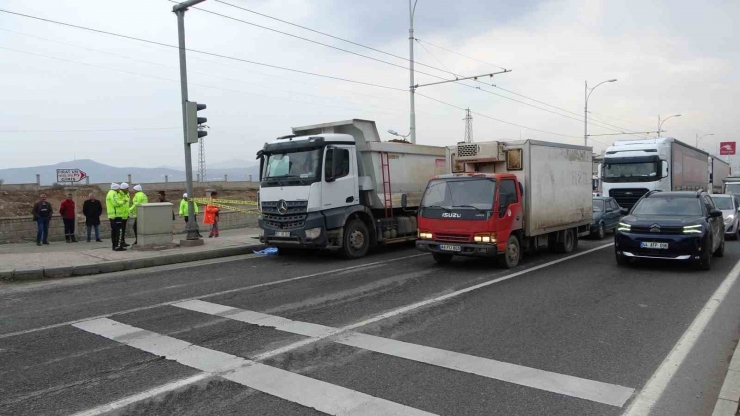 Malatya’da Kamyonun Çarptığı Yaya Hayatını Kaybetti