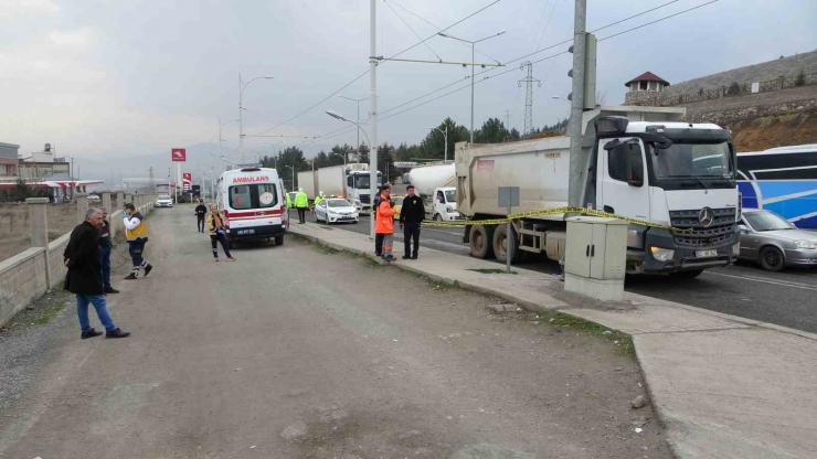 Malatya’da Kamyonun Çarptığı Yaya Hayatını Kaybetti