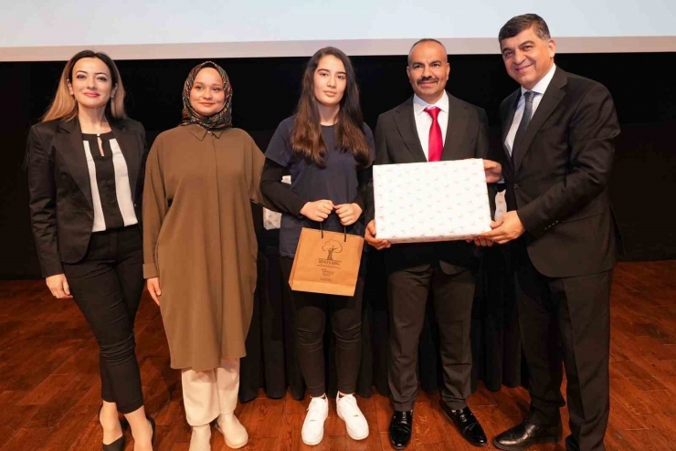 Tarihini En İyi Bilen Öğrenciler Ve Okulları Ödüllendirildi