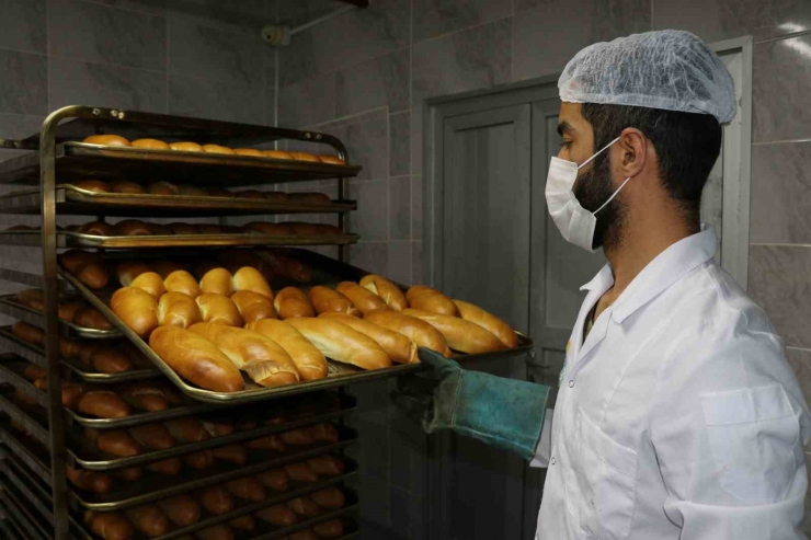 Haliliye Belediyesi’nin Ürettiği Ekmekler Sofralara Ulaştırılıyor