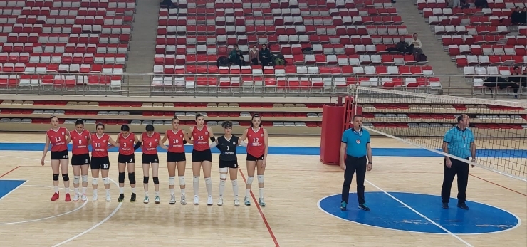 Besni Gsk Kadın Voleybol Takımı Play-off ‘a Galibiyetle Başladı