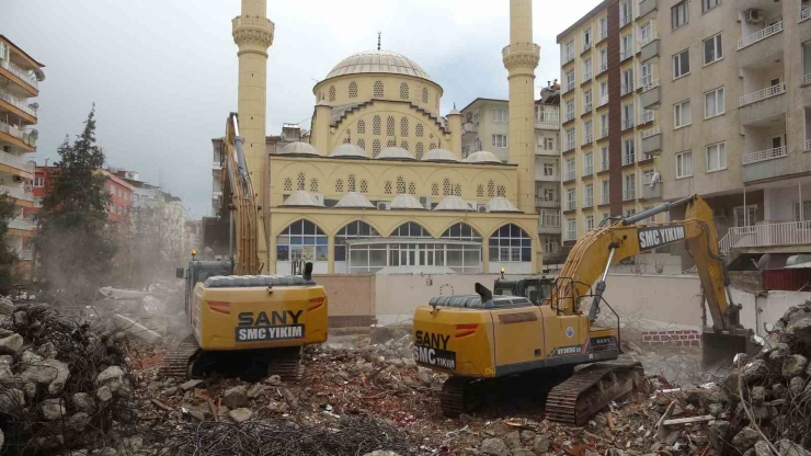 Diyarbakır’da Yarım Asırlık Kütüphanenin Yıkımı Yapıldı