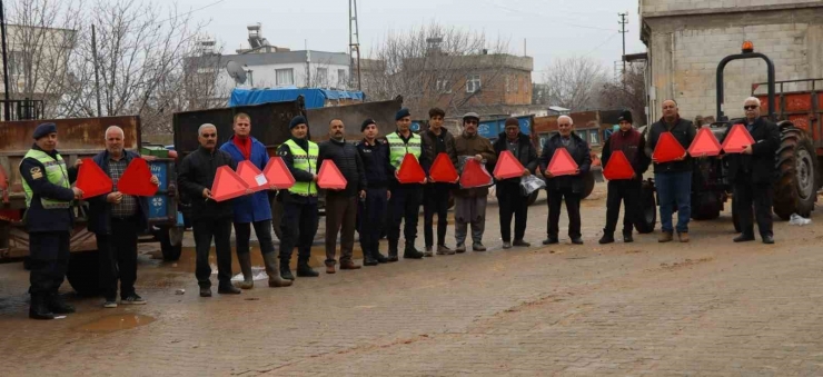 Traktör Sürücülerine Jandarmadan Güvenli Tarım Eğitimi