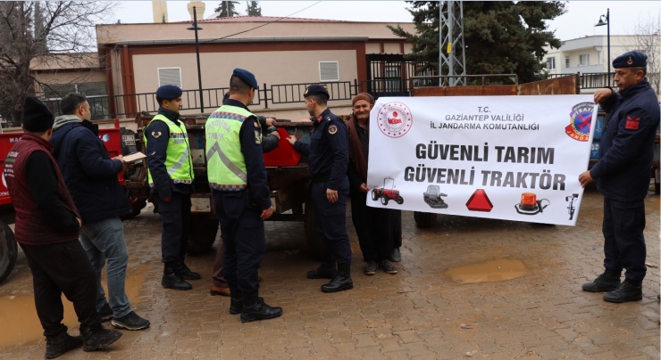 Traktör Sürücülerine Jandarmadan Güvenli Tarım Eğitimi