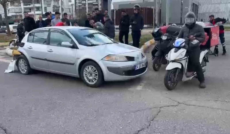 Diyarbakır’da Minibüs İle Otomobil Çarpıştı: 2 Yaralı